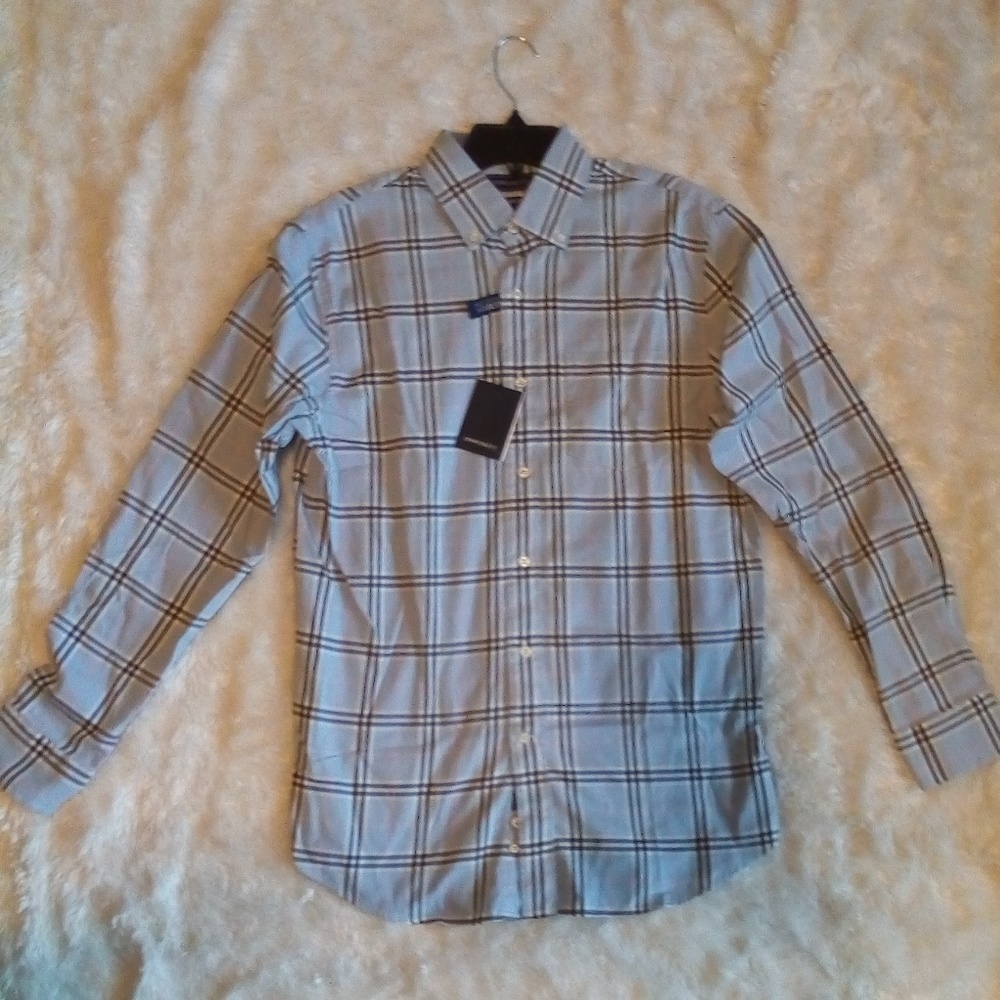 Men classic fit  long sleeve button down shirt